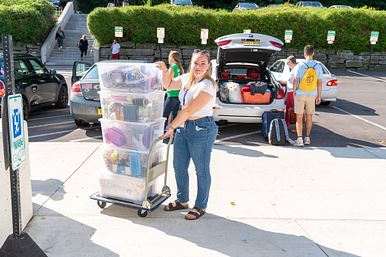 Image of a Student Moving In at Ithaca College